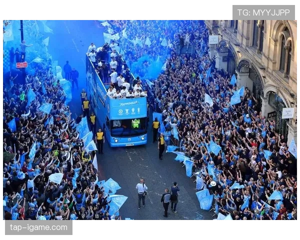 足球巨星传奇魅力背后：奋斗故事持续激励全球球迷