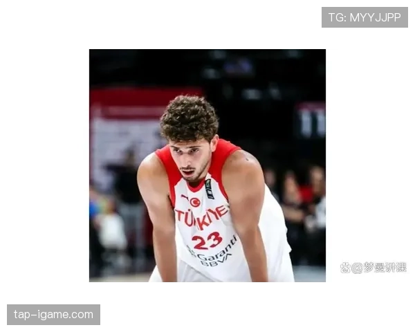 申京利用挡拆制造内线错位提升篮下得分效率对比新秀表现明显提升