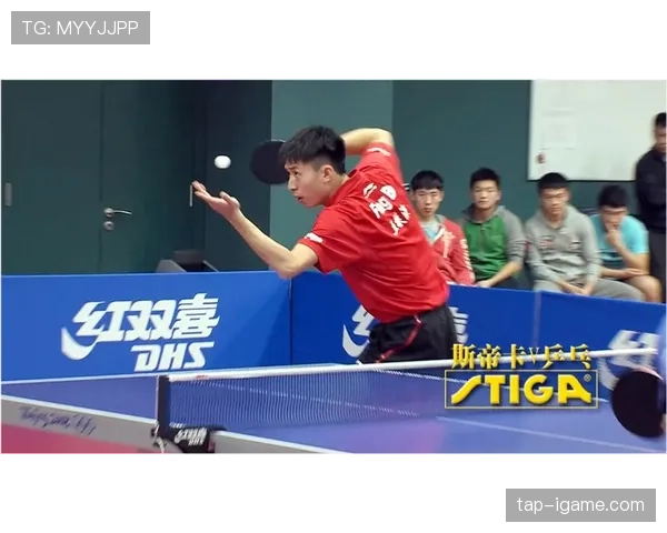 陶菲克当年赢球后直接去提了辆保时捷，训练馆门口签单的样子像极了刚发片的顶流