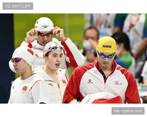 覃海洋今天穿得跟个明星谁能想到训练里是狠角色